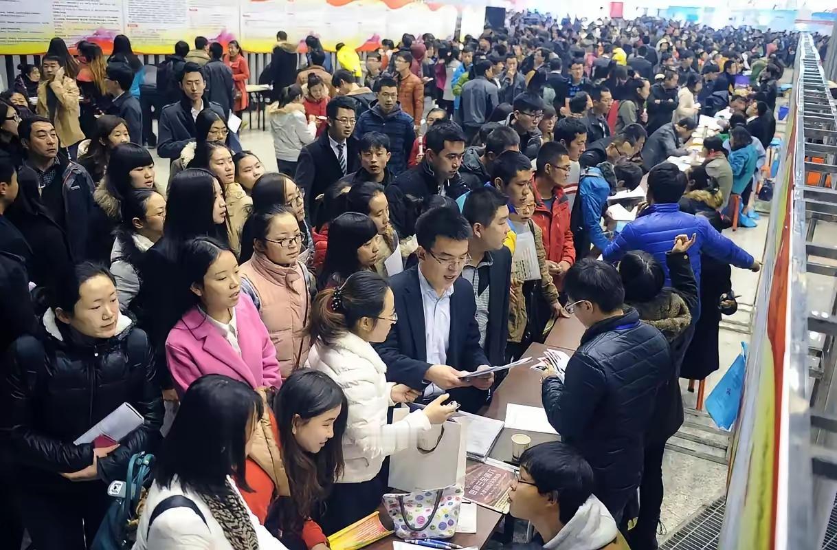 中央最近亮剑了，十五五规划直接把“遮羞布”扯了下来，5000万大学生，满大街的本