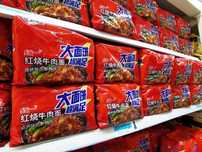 3·15曝光“土坑酸菜”后，这脚踩出来的酸菜谁还敢吃啊！以前常见的“老坛酸菜”方