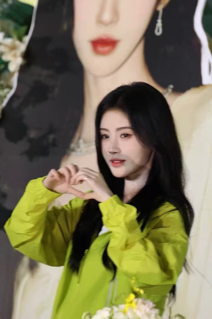 jjy鞠婧祎来战jjy鞠婧祎阿黛我无比庆幸此刻年少