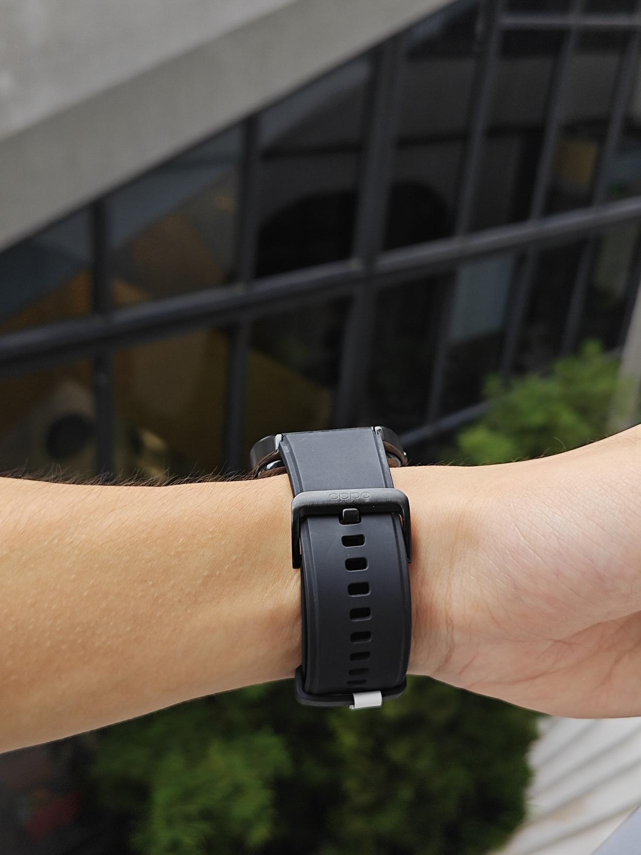 最近数码圈真的热闹，接连迎来了两款“标杆之作”，一款是华为Mate60系列旗舰，