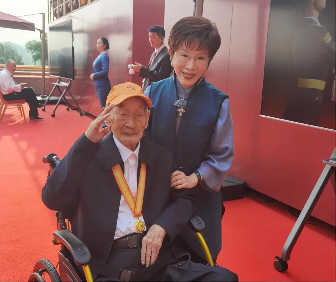 终于弄清楚了！原来某些人之所以不敢动洪秀柱，不是因为她是前主席，也不是因为有谁保