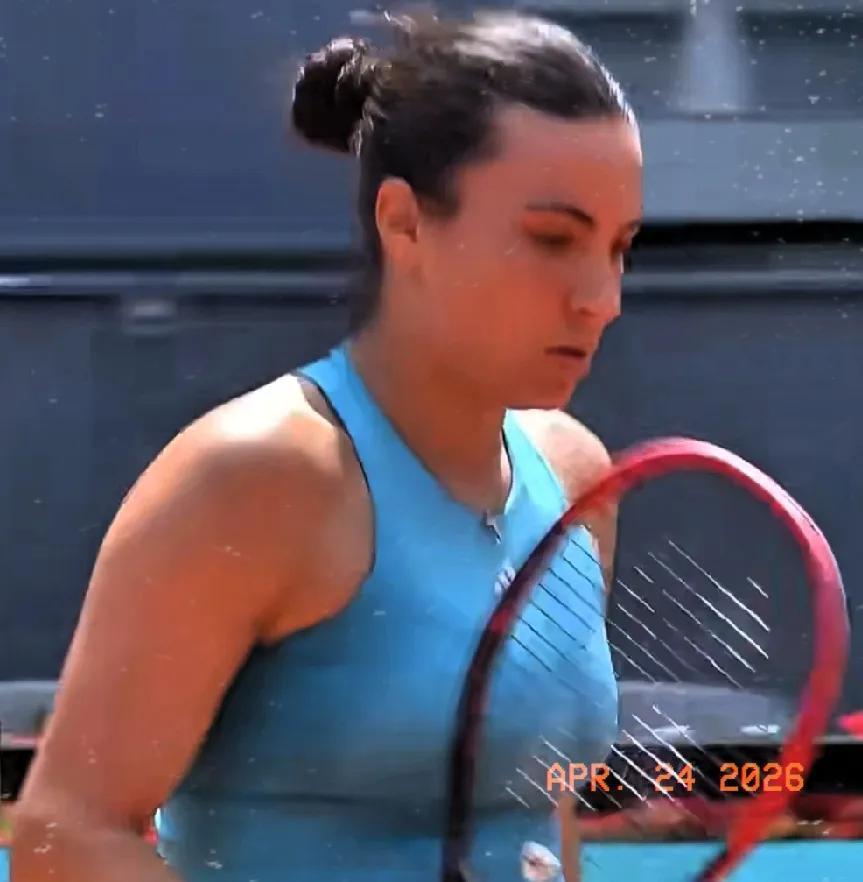 郑欣文下轮对手正在激战第二轮:
鲁塞6-4先赢1盘，莱巴金娜6-3扳回1盘。
决