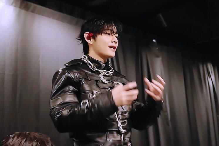 金泰亨 ✨金泰亨kpop永一 ARIRANG东京花絮动图cr.logo最最喜欢你