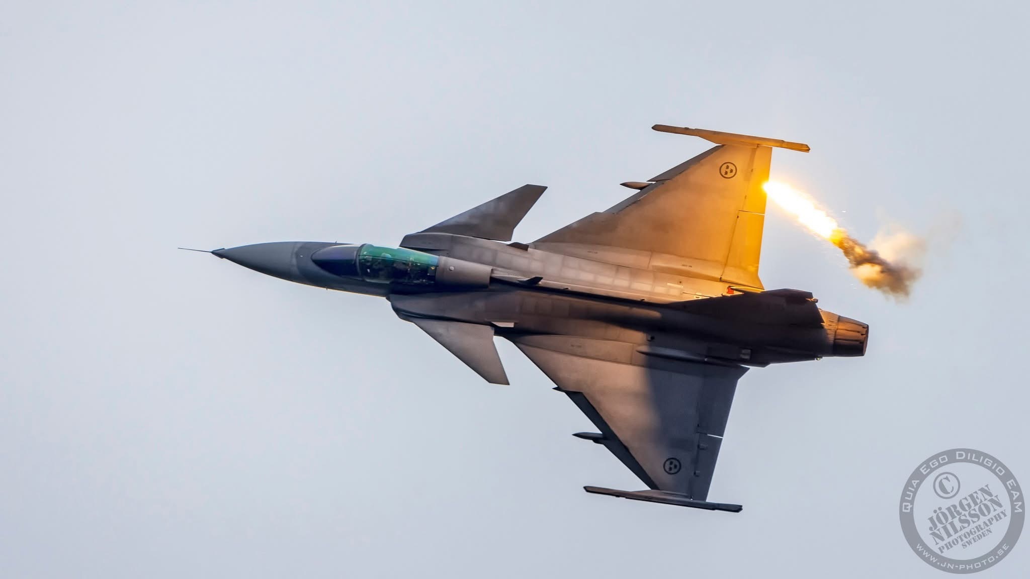今日鹰狮 瑞典空军JAS39C鹰狮打红外干扰弹/热焰弹Photo credit: