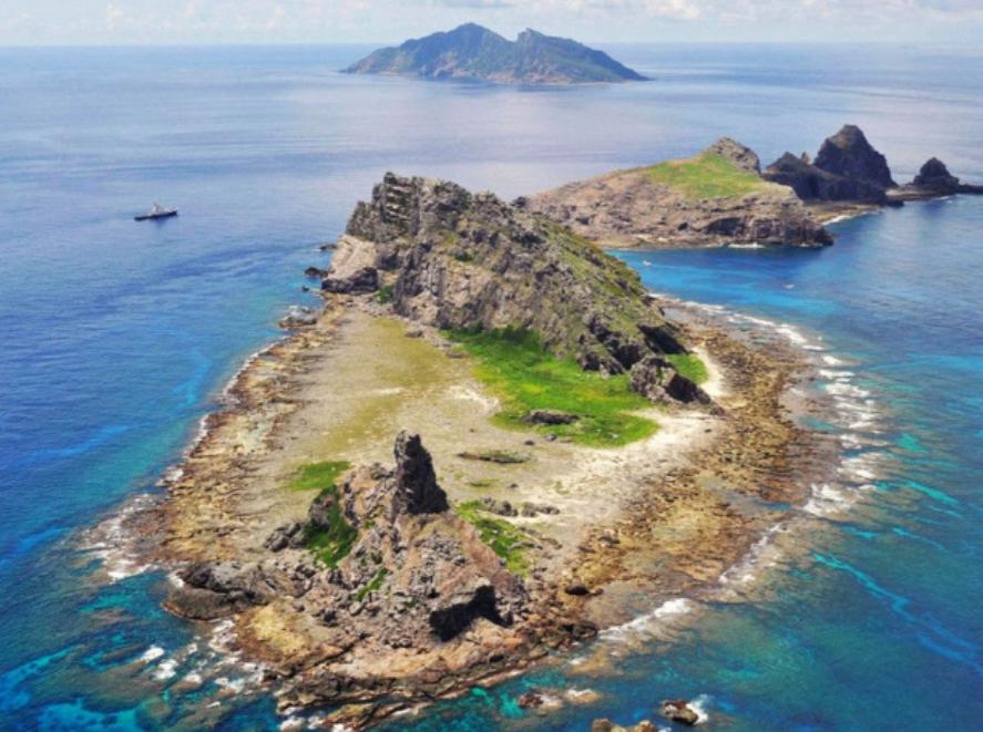 钓鱼岛上住着什么人？
目前，钓鱼岛并无长期居住人口，有人可能会问，这么大一片海域