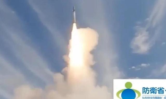 随着中国海军实力的日益增强，最紧张的无疑是日本。虽然美国将中国视为头号对手，但毕