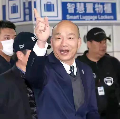 典型的“好了伤疤忘了疼”的事例，岛内推动的大罢免旨在罢免韩国瑜，如果国民党立委被
