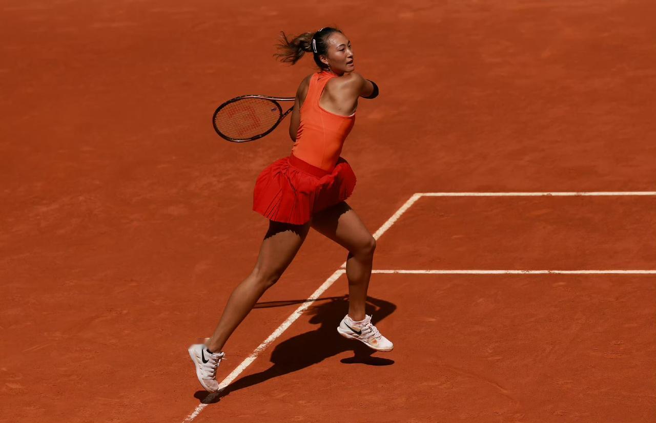 郑钦文4月份土赛季首秀，1个下午时间十分友好，马德里魔术盒中心场迎战肯宁，曾将交