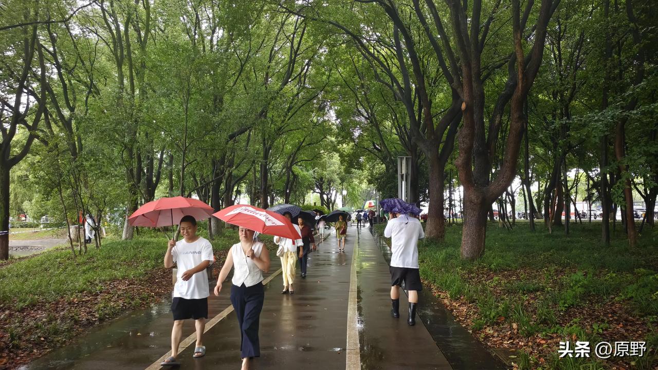 喜怒哀乐写岁月，下联，悲欢离合奏春秋