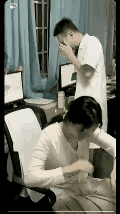 小伙子故意的吧？这小姐姐也能忍受？[呲牙][呲牙][呲牙]