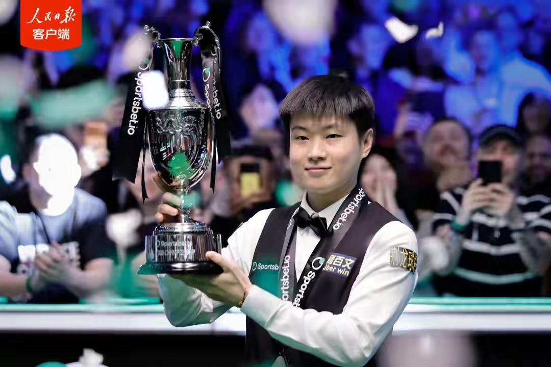 赵心童又夺冠了，这次赢的是世界第一特鲁姆普，而且是以砍瓜切菜的方式。

10:4