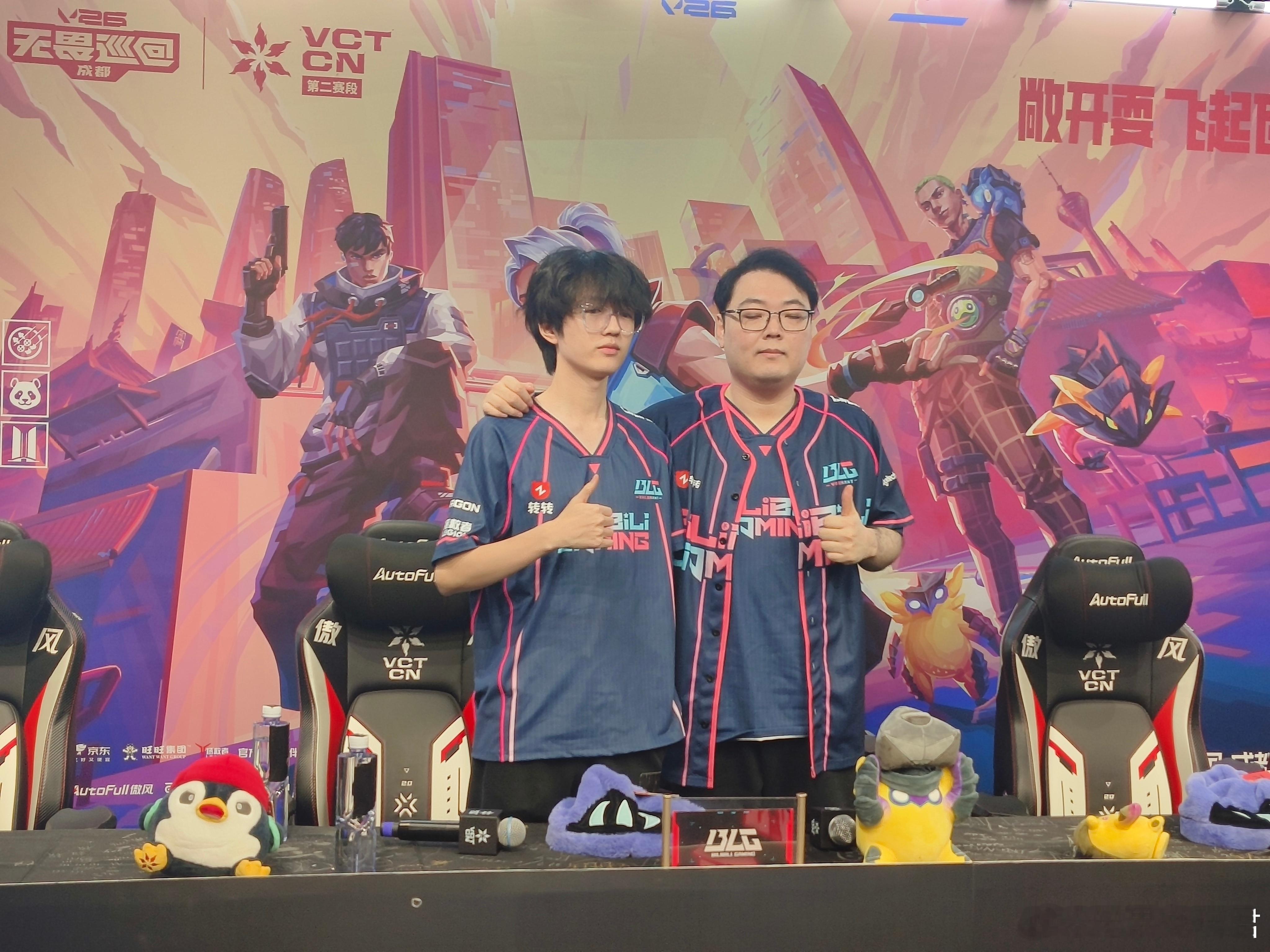 BLG赛后群访合影blg终结te三连胜2026vctcn第二赛段BLG无畏契约分