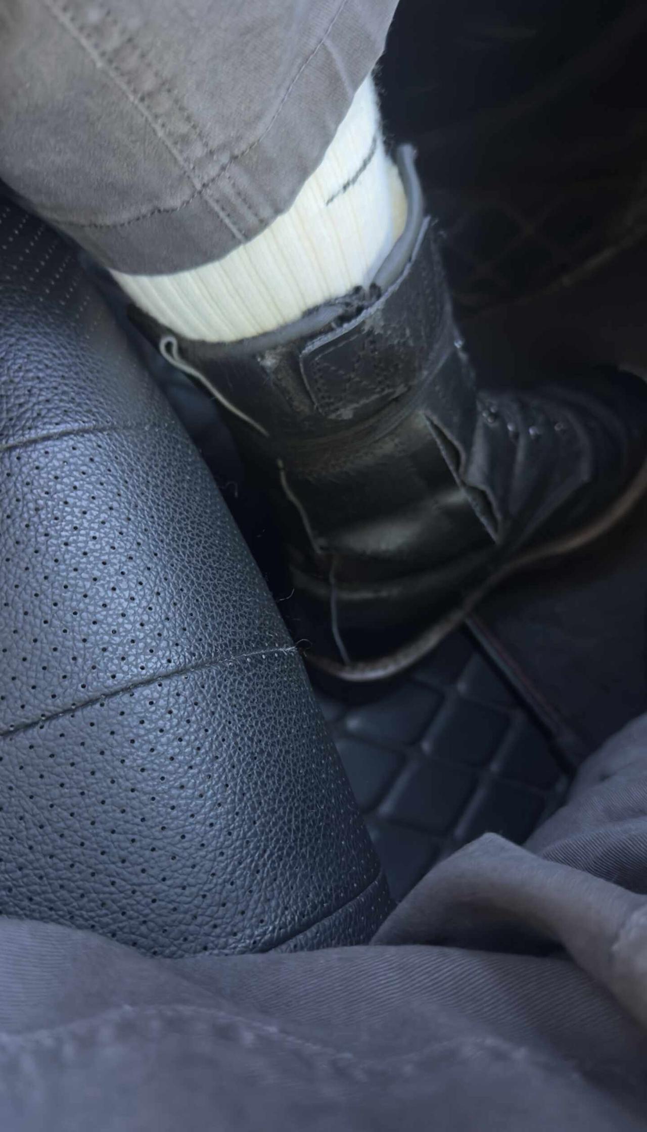 周日 🚗
军靴控 白袜控 舒服的靴子 流量密码 随便发发你随便看看 懂得都懂吧
