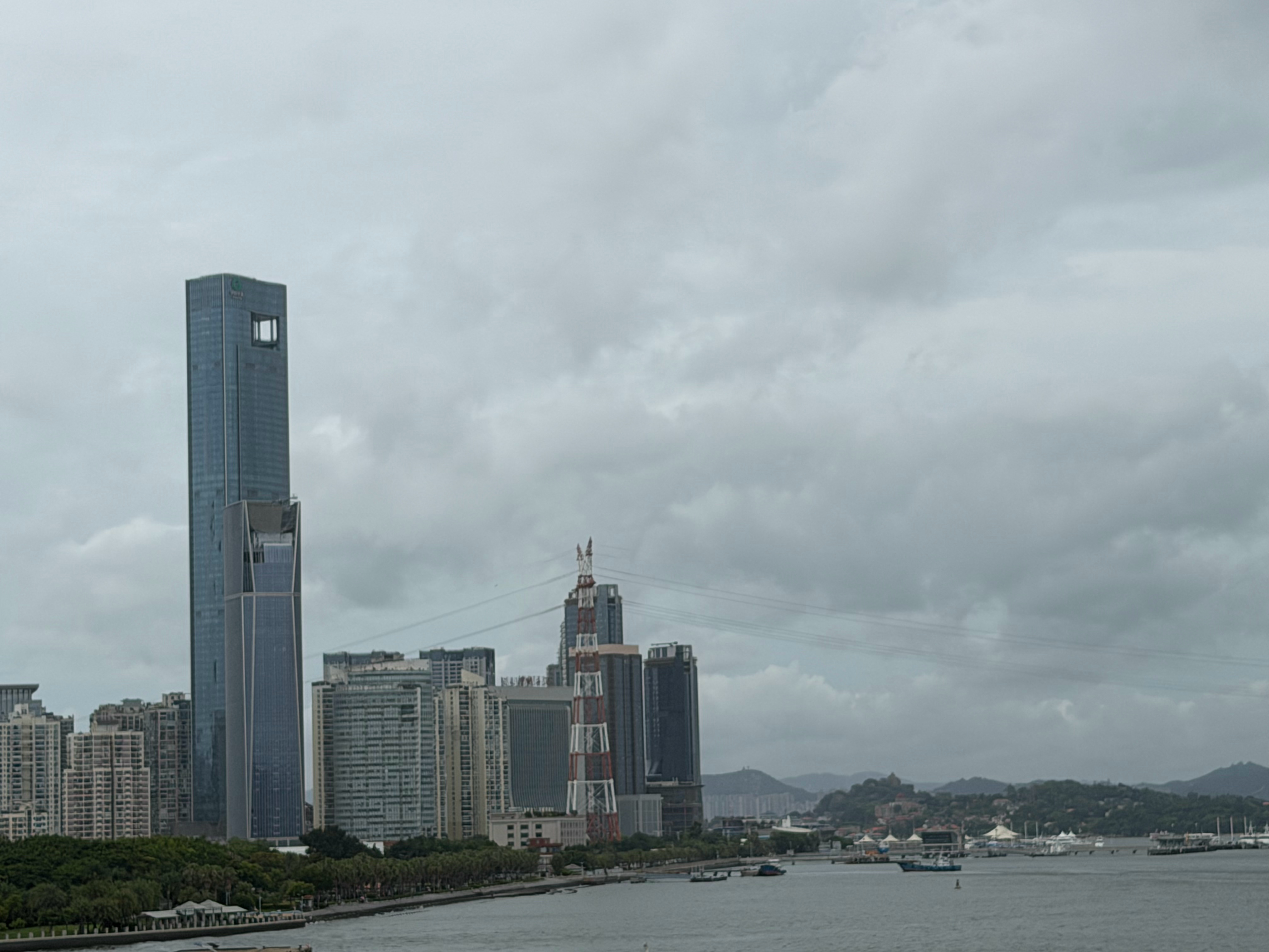 一张图证明我来过这里 厦门 鼓浪屿码头，受台风影响，天色灰蒙，能见度差 厦门·厦
