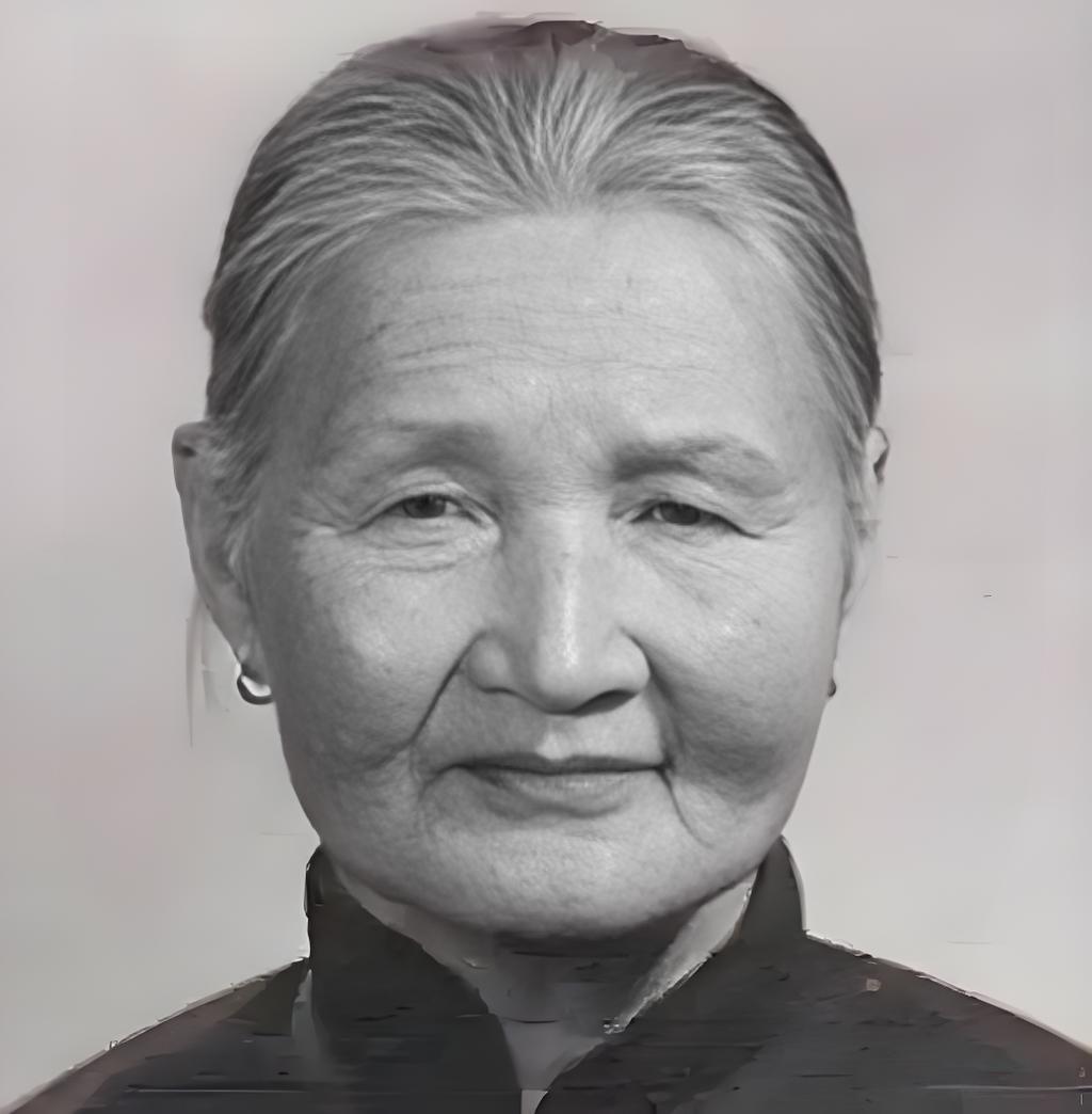 1940年，21岁的八路军政委蔡永，被叛军追赶，18岁姑娘郭瑞兰为救他，假扮他的