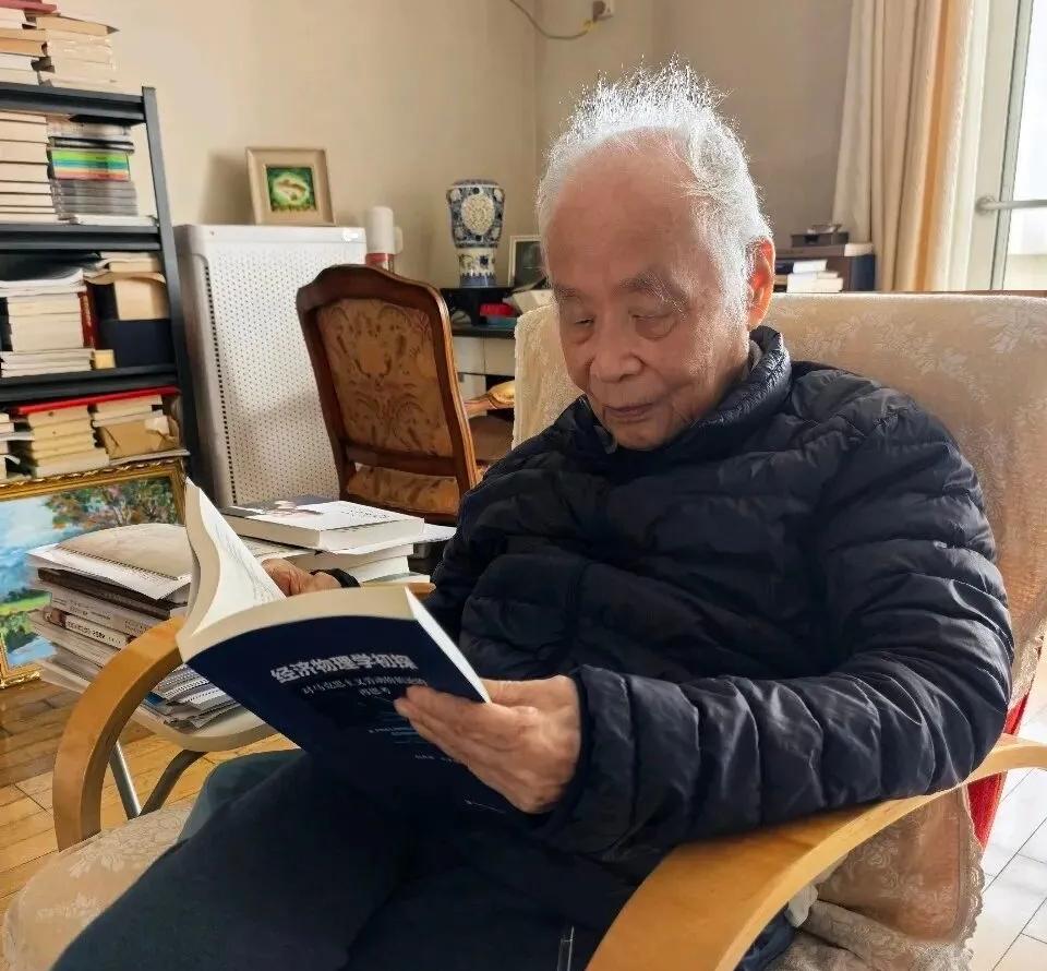 何祚庥院士为什么说论文抄袭不必深究？何老院士道出了一个没人敢说的真相，硕士阶段是