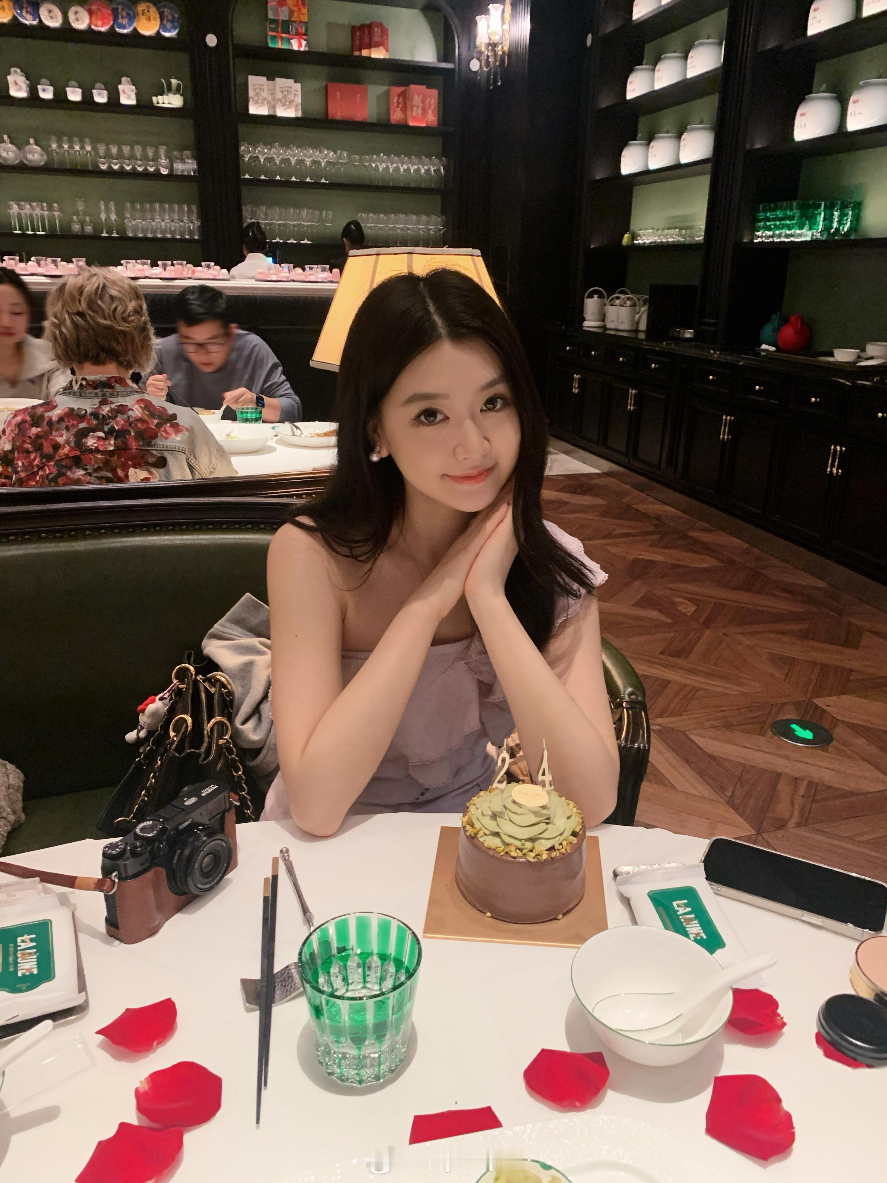 值了一天班，还好我有预制照片[嘻嘻][嘻嘻][嘻嘻] ​​​