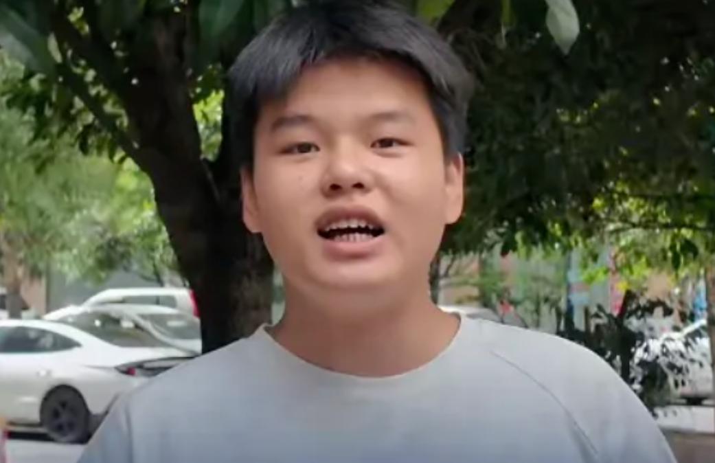 “晚点过来，我在救人！”


衡阳18岁小伙赴长沙面试途中救下轻生女子，错过面试