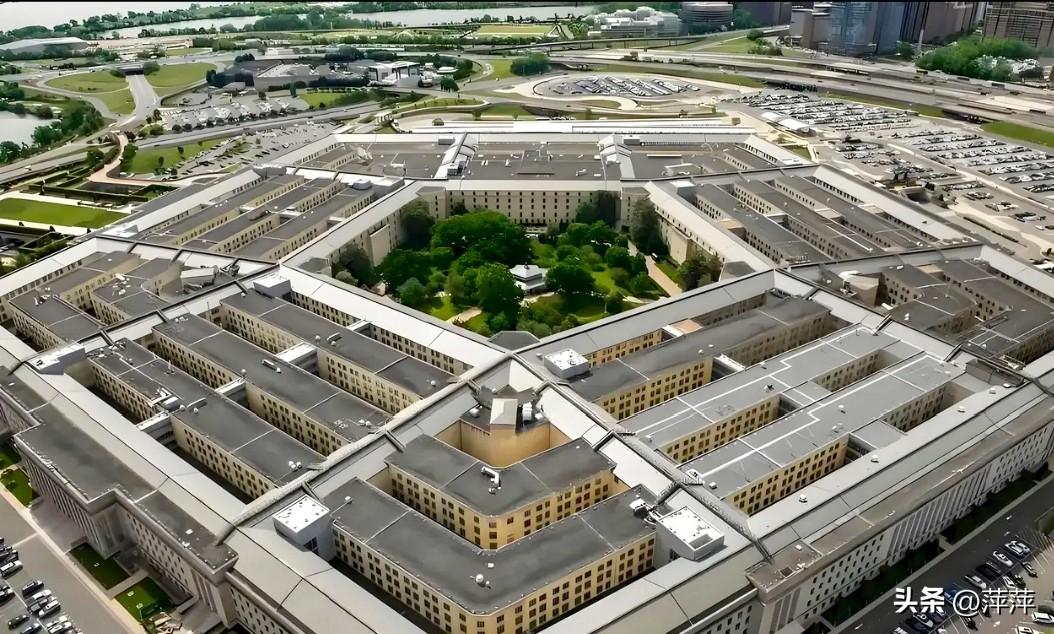 美国国防部总部五角大楼，由建筑师乔治·贝格斯特罗姆设计，1941年9月动工，仅用