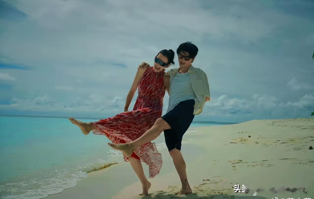 旅游不拍照等于白游，蔡少芬这个照片角度一看就是老公给拍的，一生爱出片的中国女人 