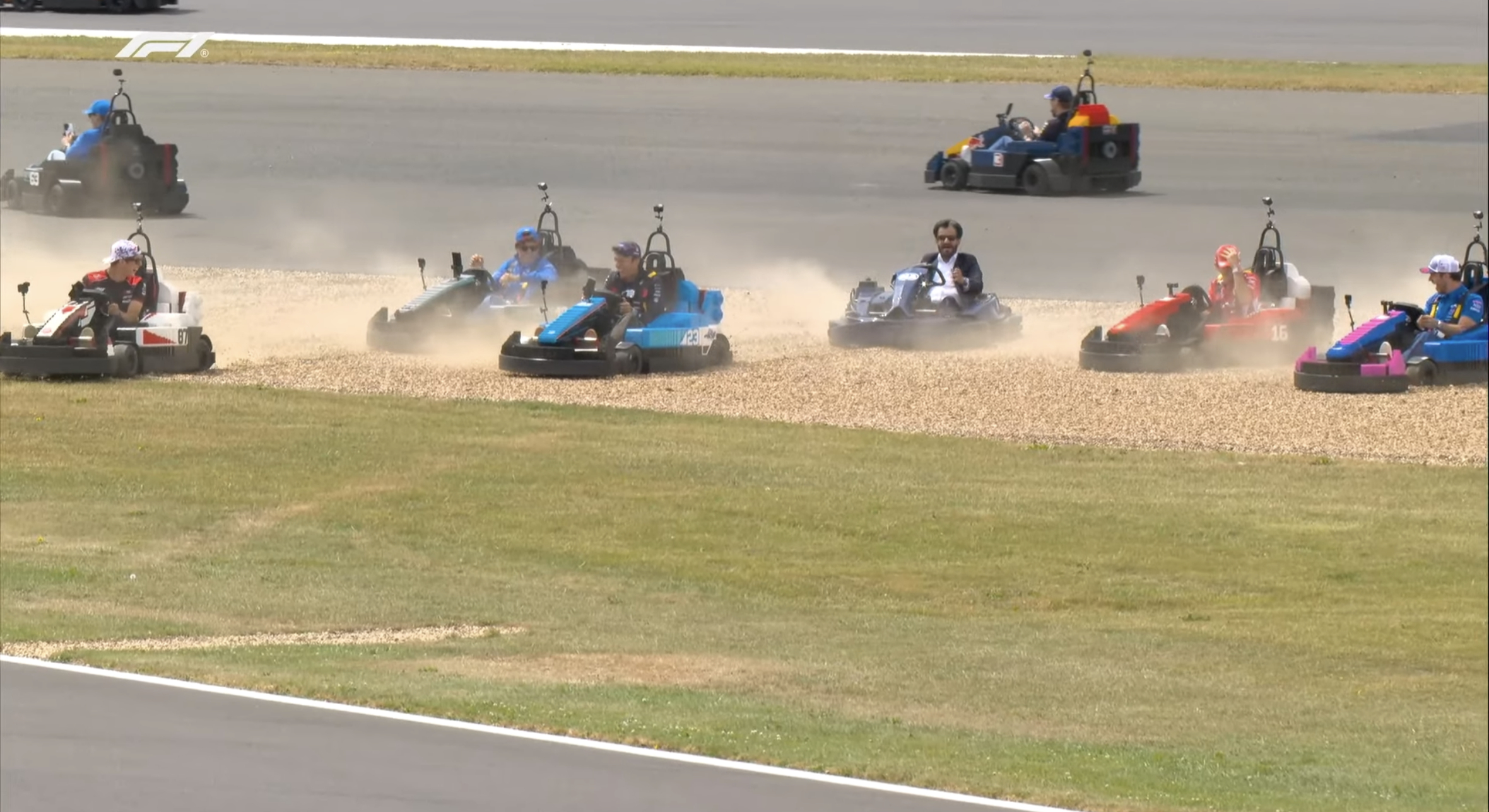 “多车”陷入砂石区F12026F1英国大奖赛