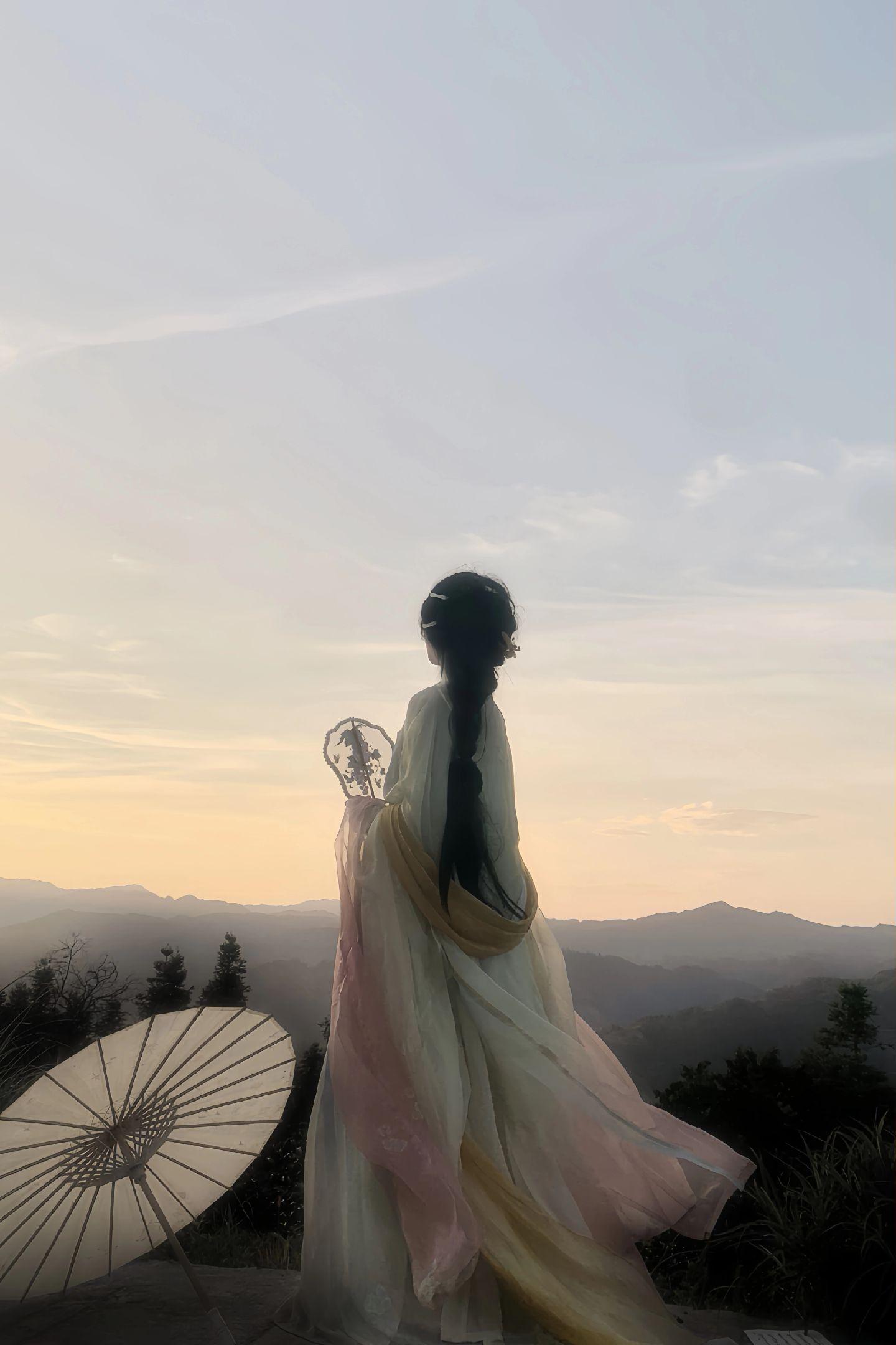 “檀儿，你看今年的花开的格外的美”