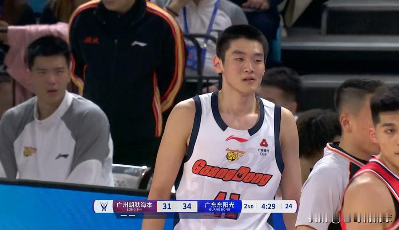 我真是太喜欢广东东阳光小将王洪泽了！在今天进行的广东东阳光和广州朗肽海本的上半场
