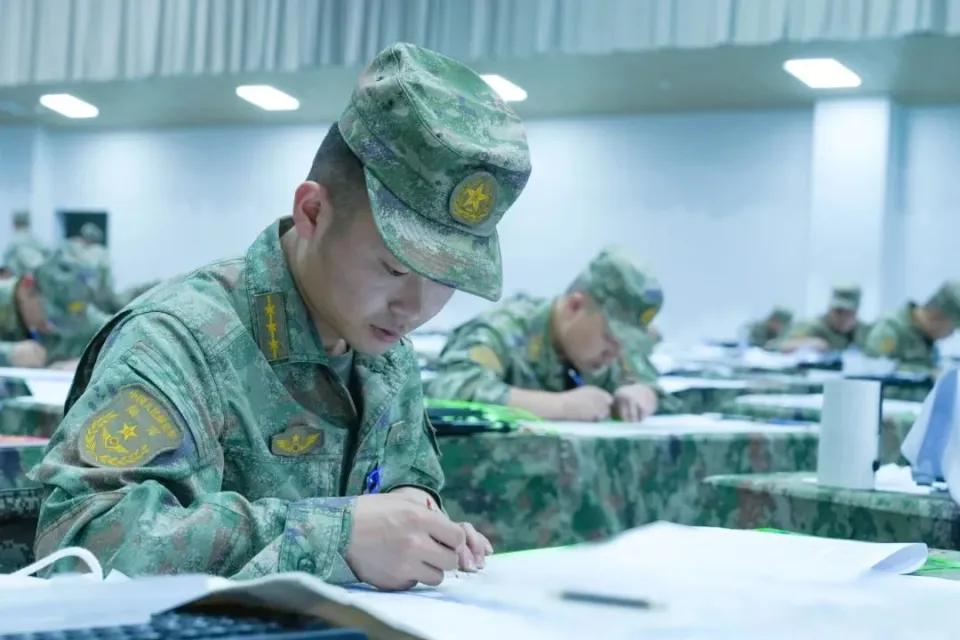 部队的参谋应学习古代的谋士

部队的参谋，主要是为领导出谋划策的军官；而古代的谋