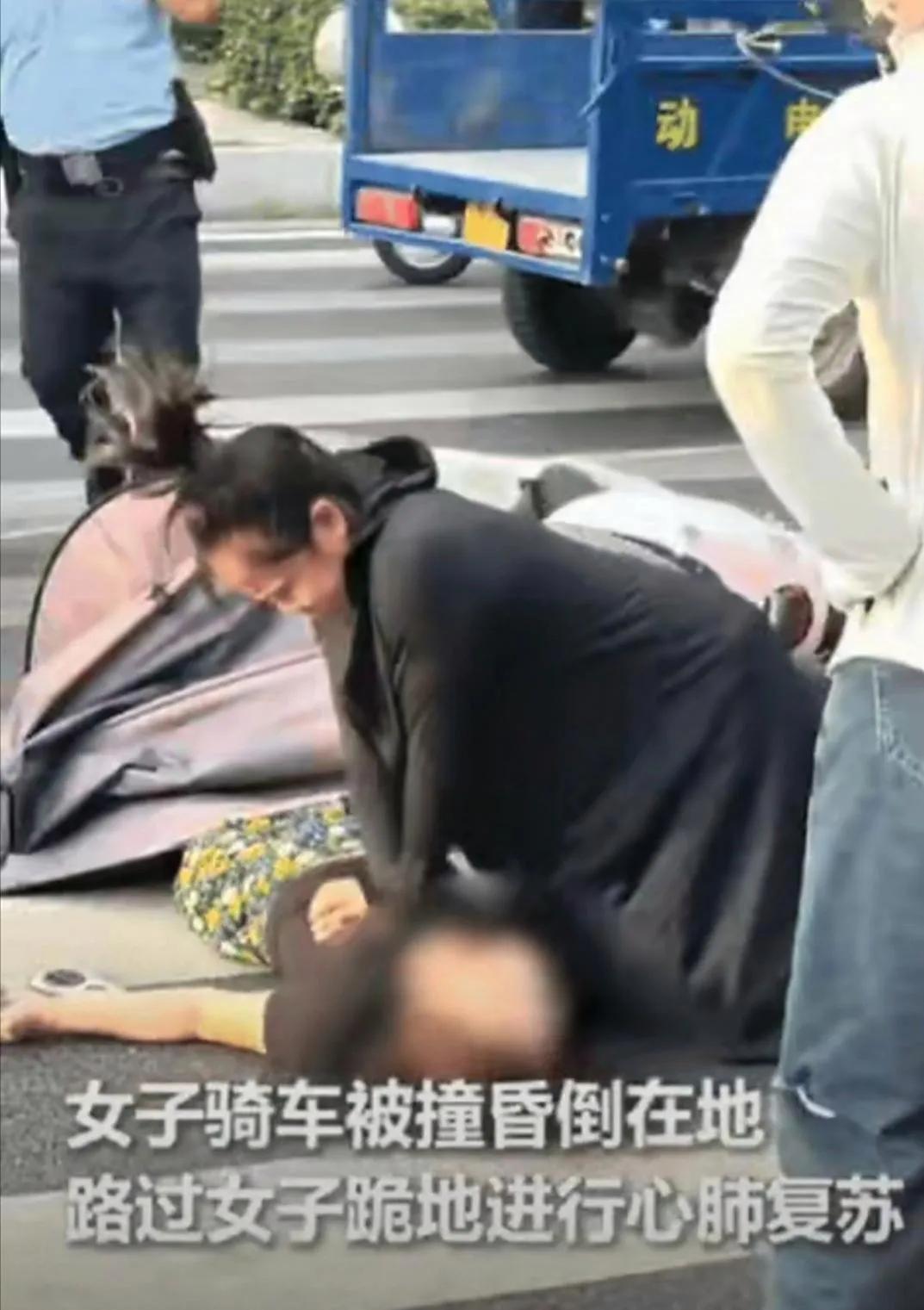 “这护士火到人民日报了！”湖南，女子骑车被三轮车撞翻，倒在地上陷入昏迷，周围没人