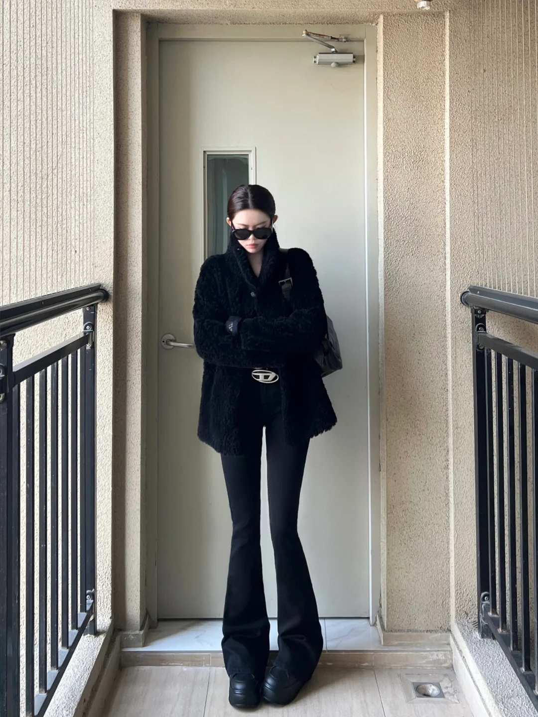 黑色一直显瘦的很稳定