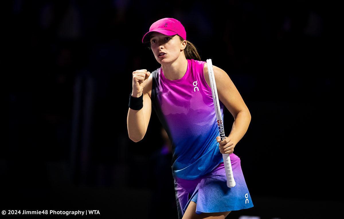 橙组首轮比赛，卫冕冠军斯维亚泰克在4-6、0-3落后下找回发球和底线手感，成功以