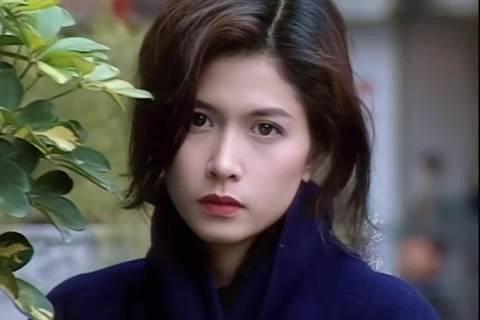 伊面自己长得帅，审美也很在线，邵美琪梁咏琪蒙嘉慧这三任都是颜值气质绝佳的美女，我