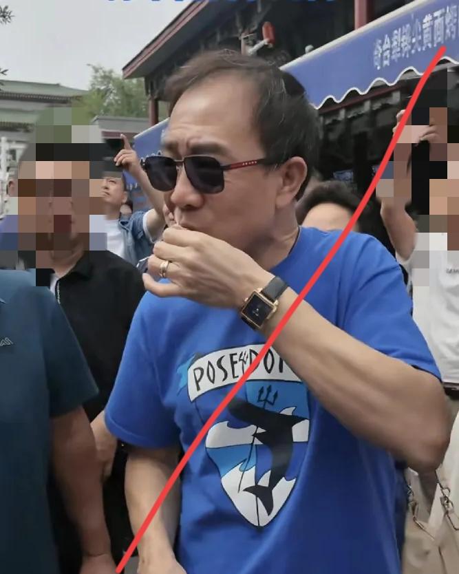 姜昆刚说完“郭德纲道德有问题”，郭德纲扭头就在台上回了一句：“这是哪个太监说的！