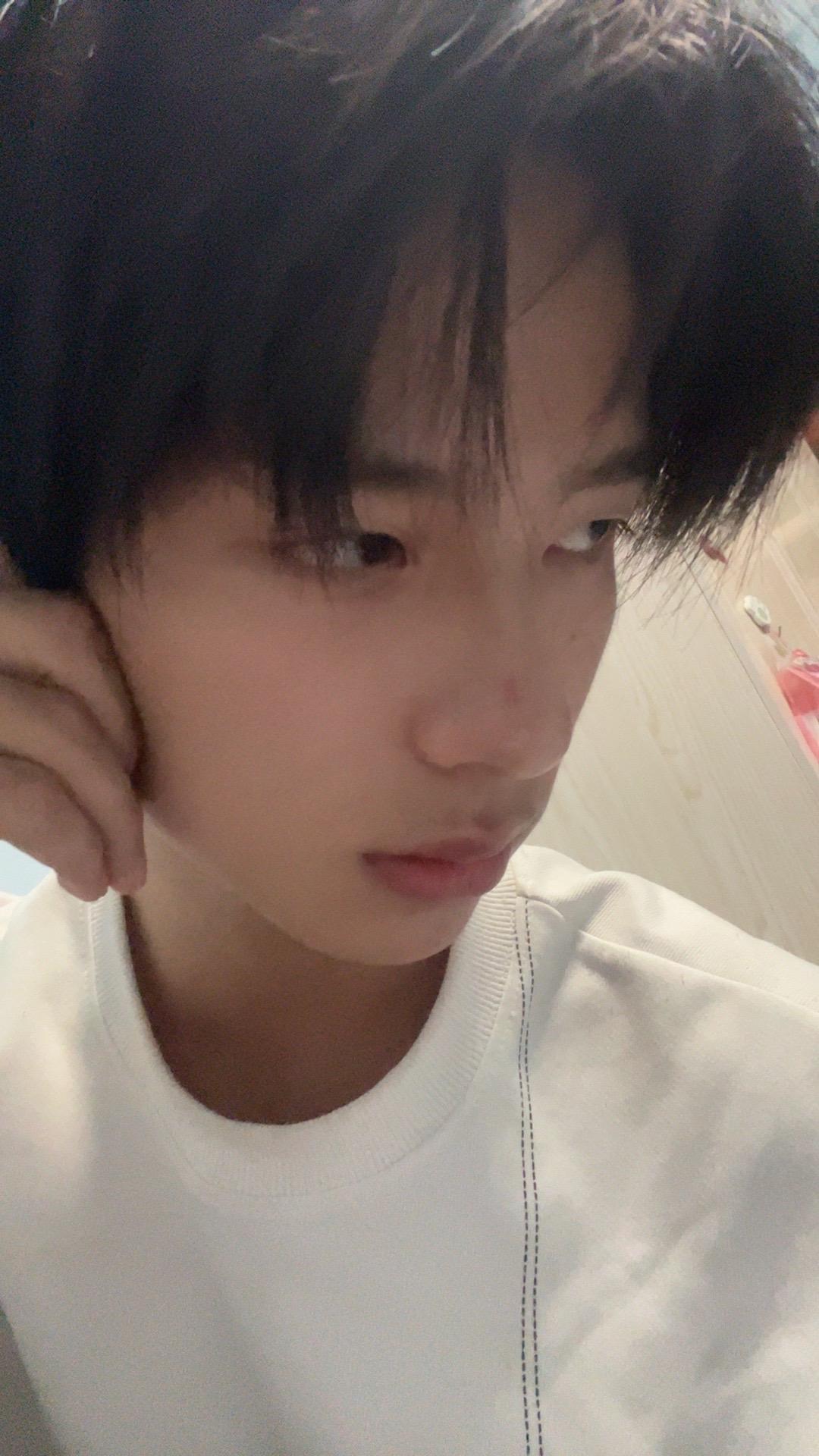 男高中生 看镜头 高p