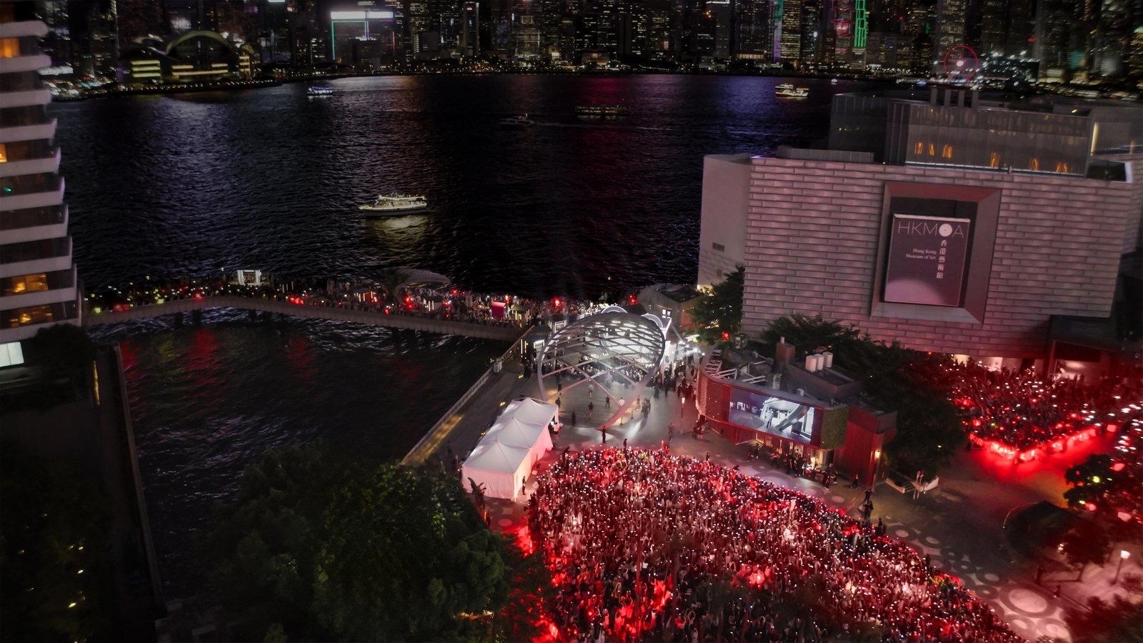 2026年七夕，肖战以YSL护肤全球代言人身份亮相香港尖沙咀K11MUSEA，现