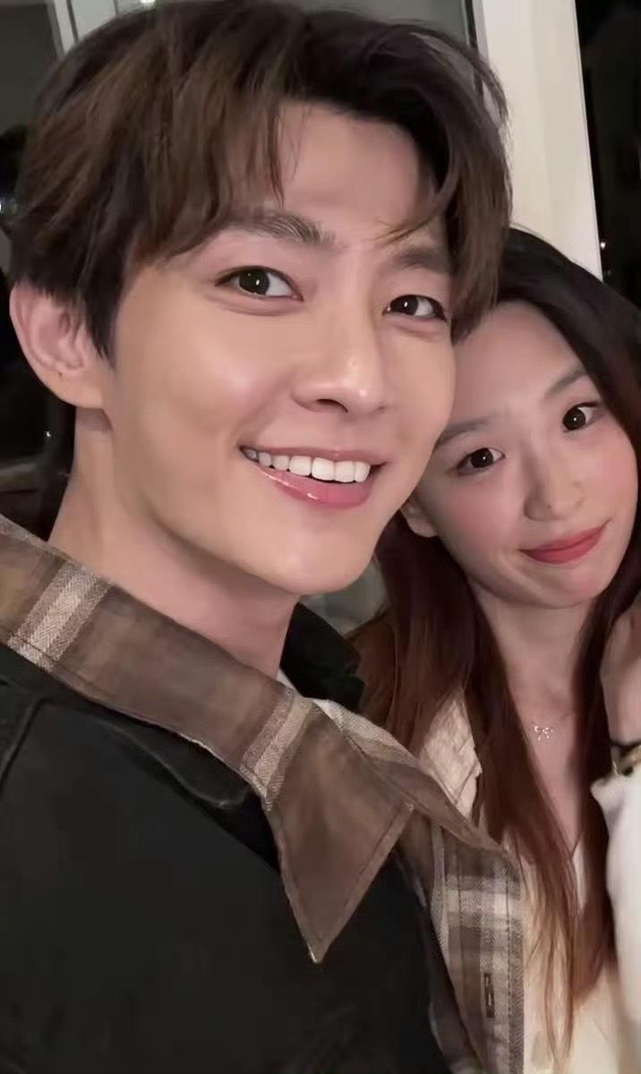 妈耶起猛了不是以为炎亚纶官宣了，以为他变直男了