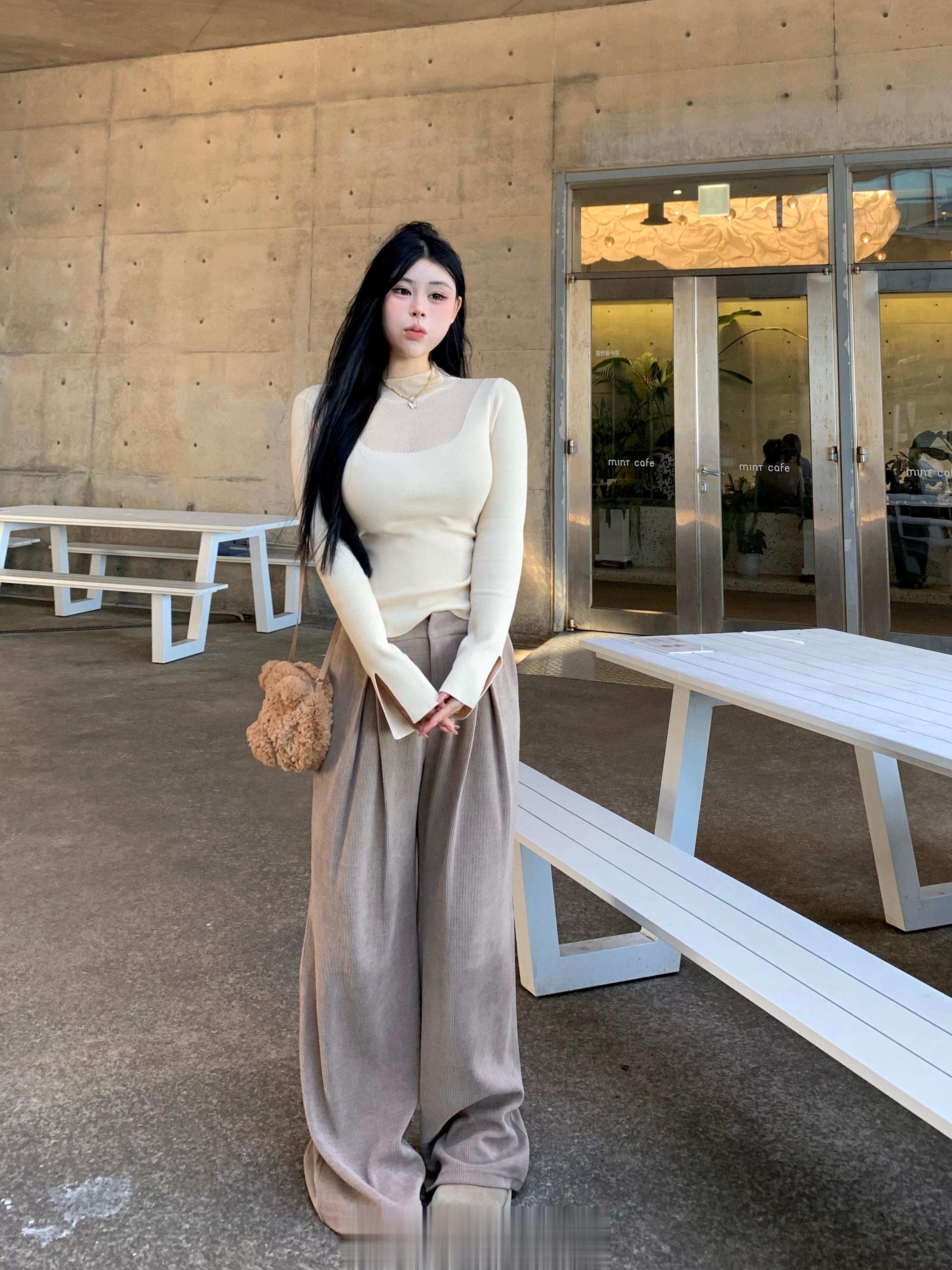 本期必入单品 灯芯绒休闲裤👍🏻里揪一个姐妹song～版型就是我们的爆款西装裤