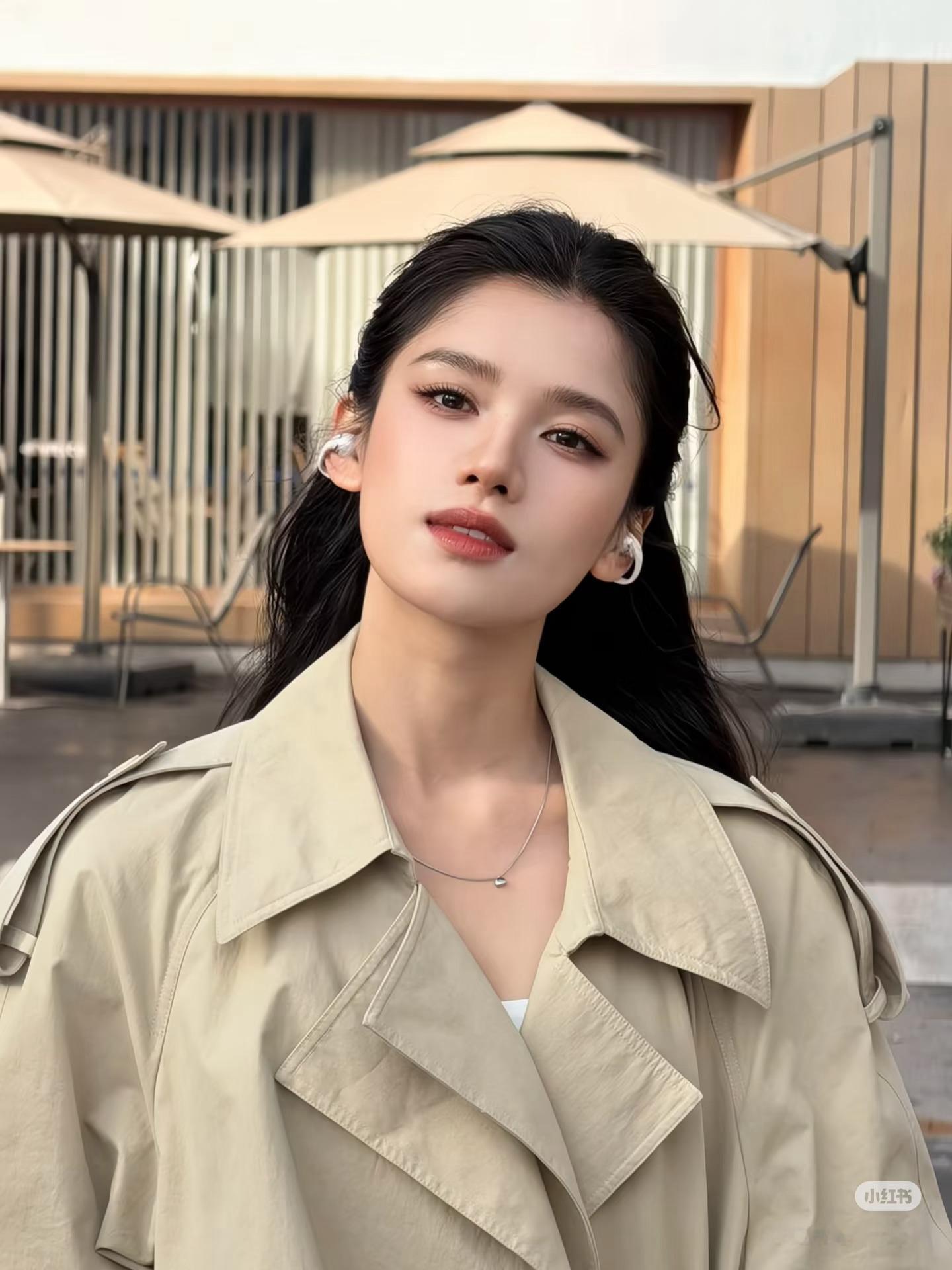 张婧仪轻地母系妆容🪾 