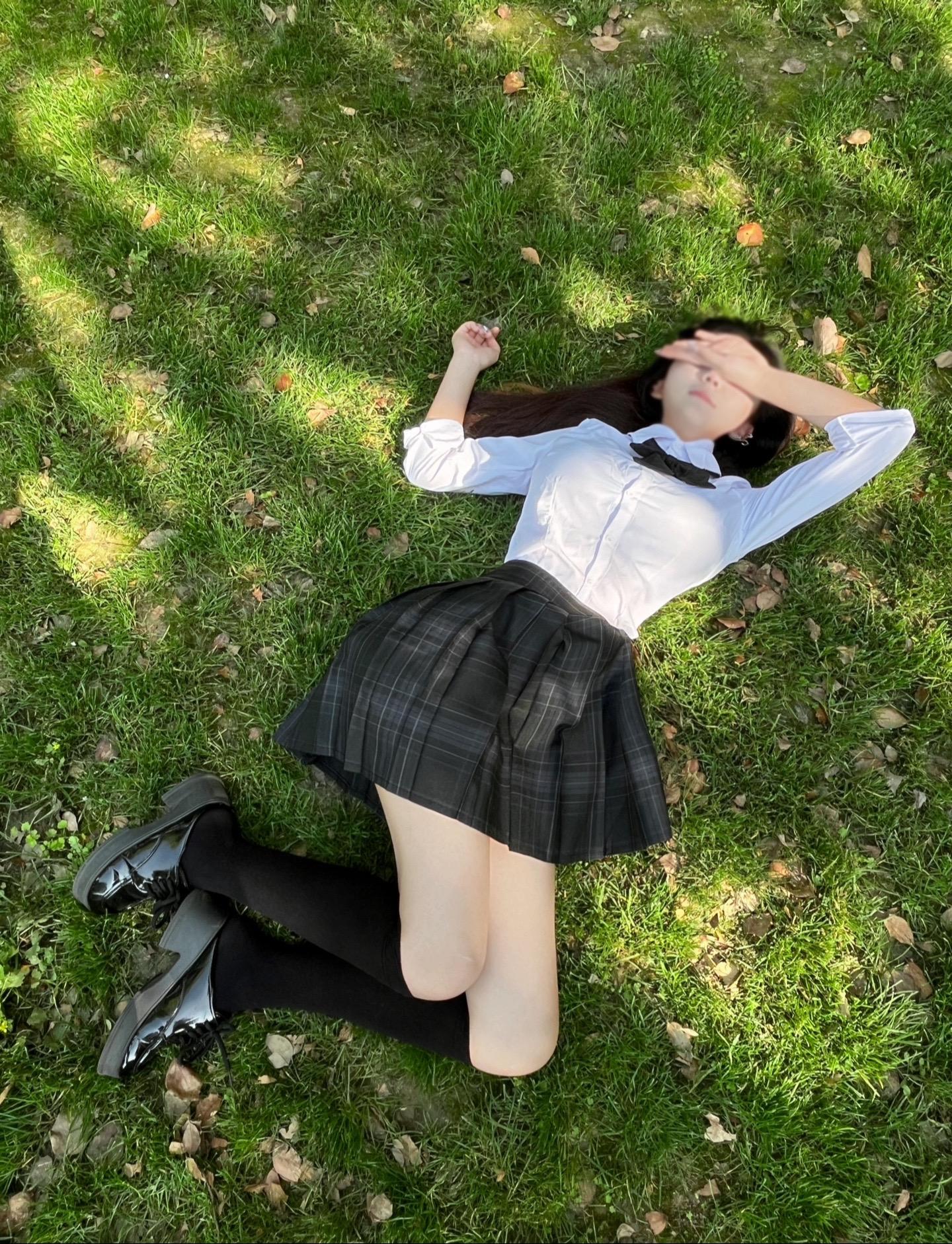 我以为穿jk就有185纯情dk小伙来找我谈恋爱 要不是打开无人在意 我差点就信了
