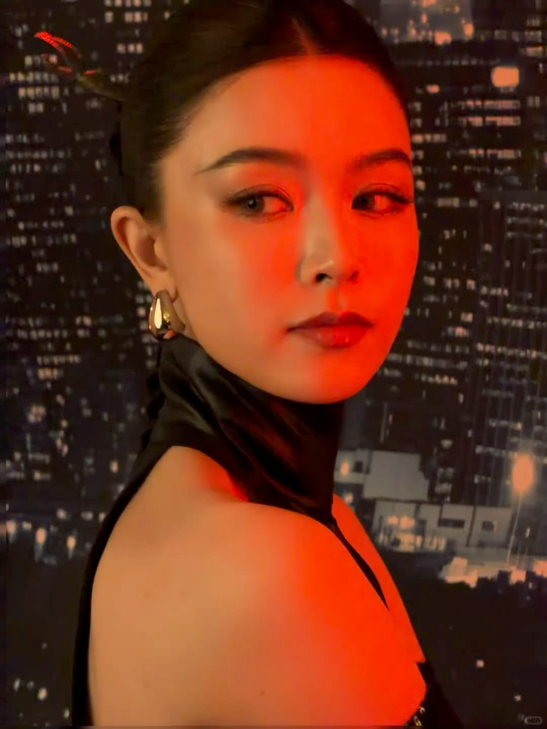 文咏珊一米长麻花辫文咏珊大光明盘发 文咏珊每次造型都让我眼前一亮又一亮，一米长麻