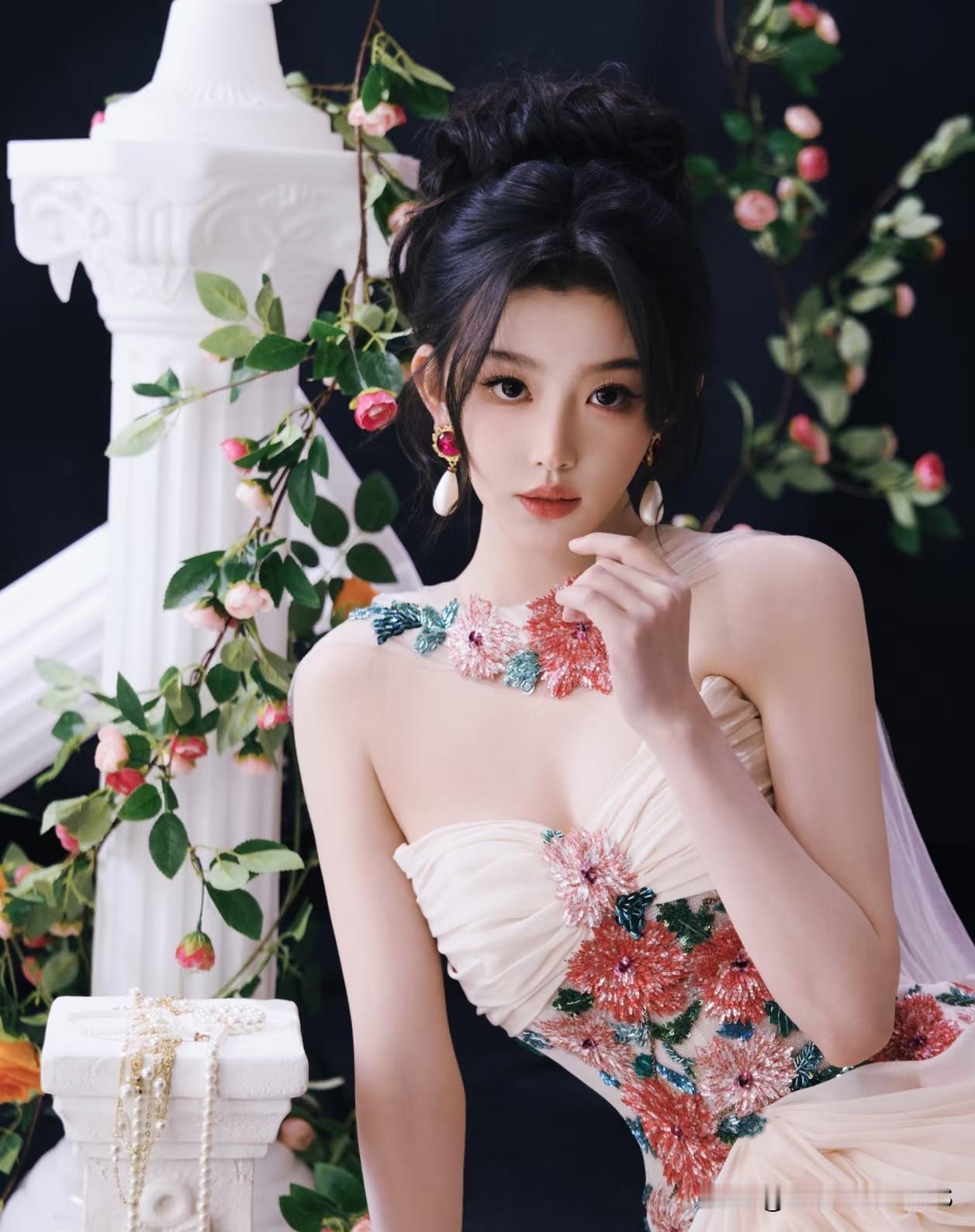 大家心中还有哪些看一眼就忘不掉的“笨蛋美女”演员？来聊聊吧！