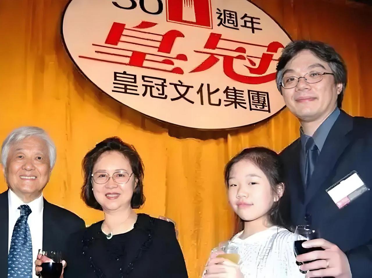 后续来了！皇冠公司连发多条内容，正面刚琼瑶儿媳妇！

万万没想到，沉寂多天没有动