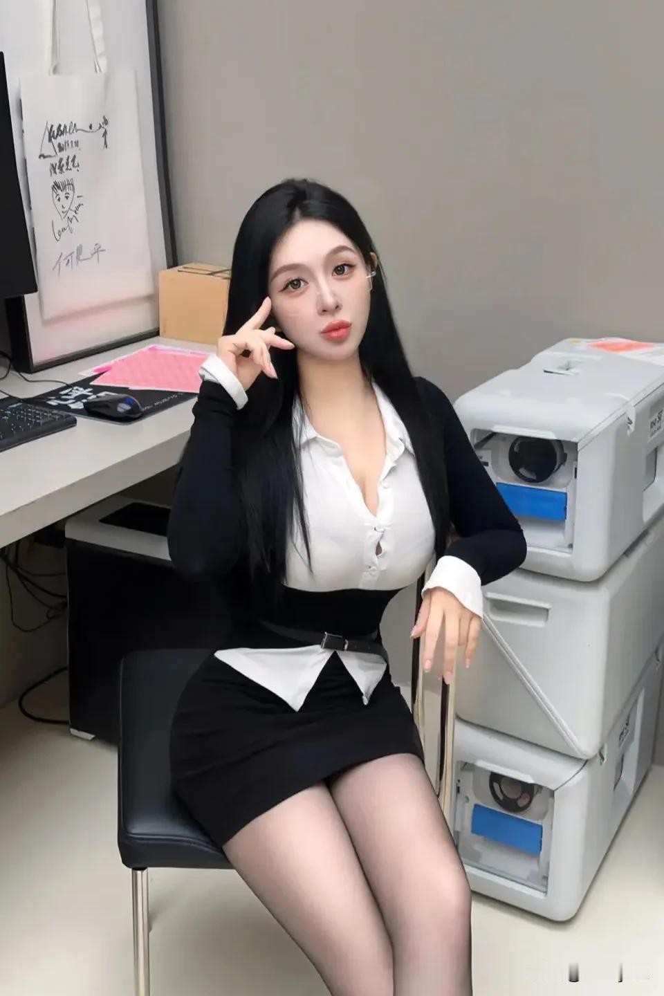 迷人的极品身材 好身材性感女神 性感翘臀完美身材 ，性感妩媚，赏心悦目 高雅气质