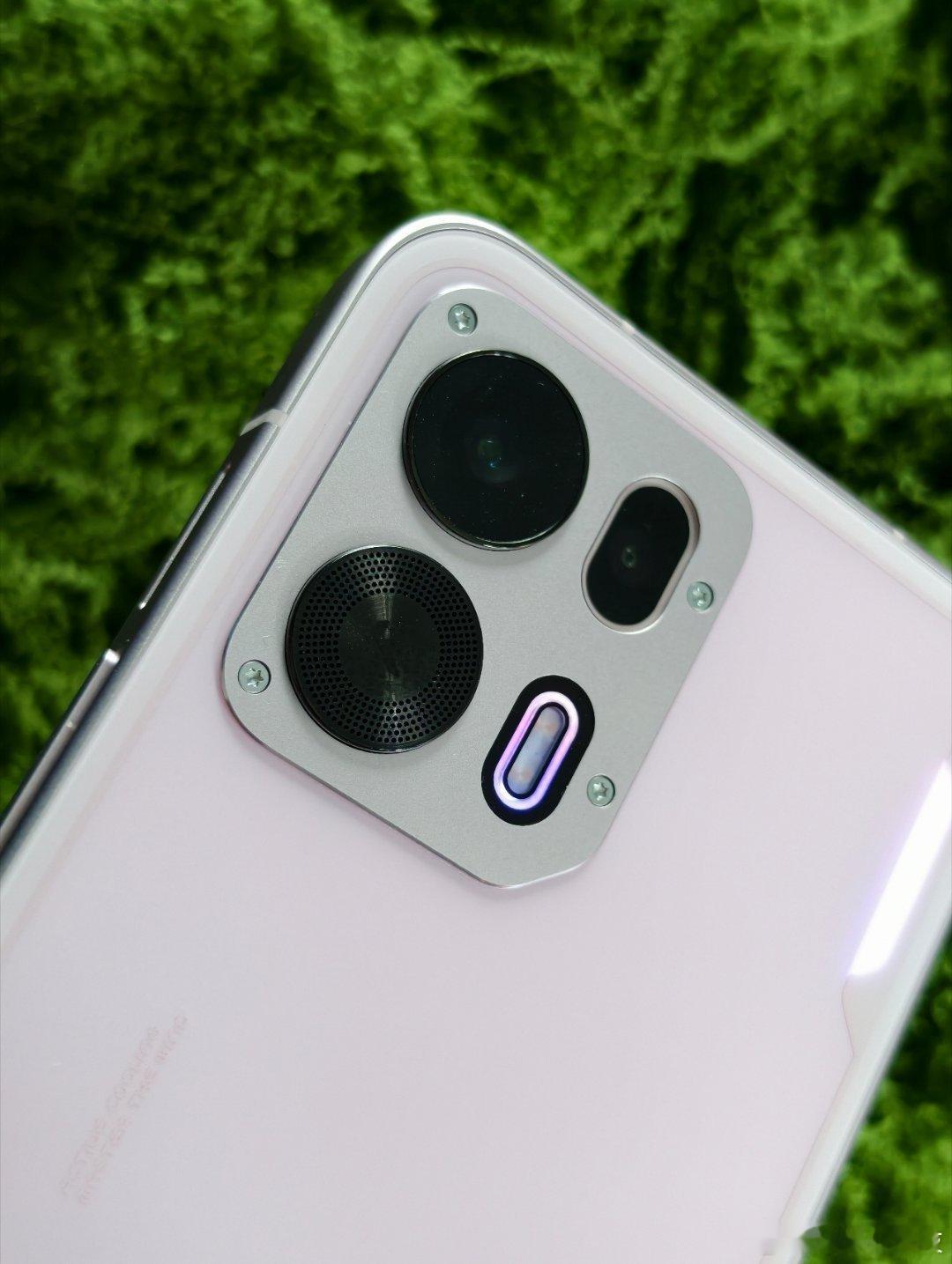 还没尝试过主动散热风扇的同学我建议可以试试，对于高性能输出来说真的有用，我的感受