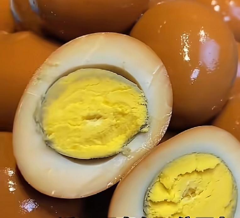 就这么玩儿吧，早晚都要完蛋
河南一位男子在手机平台看到一商家卖卤蛋，3块5.10