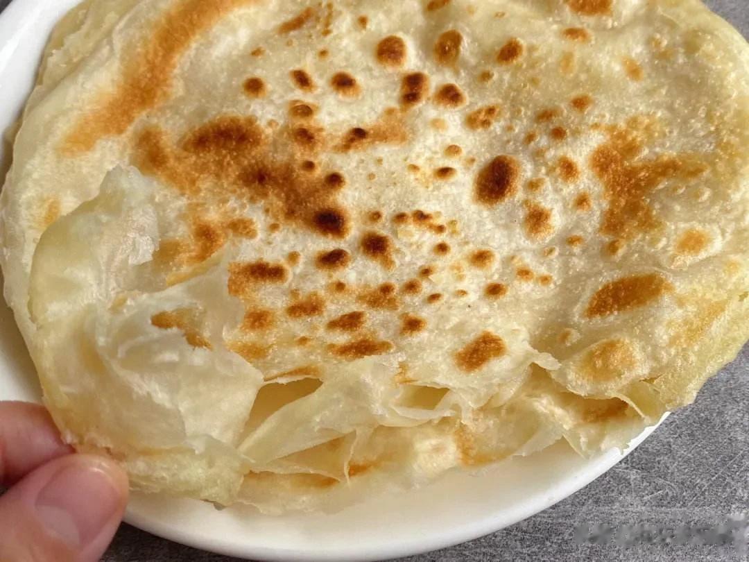 #秋日生活打卡季# 
#十月美食录# 
生活是一张烙饼，每个人都是那张烙饼，有人