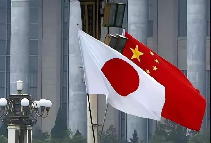日本媒体又来玩那套“劝人大度”的老把戏了。

日本媒体开口就说，希望中国放下怨恨