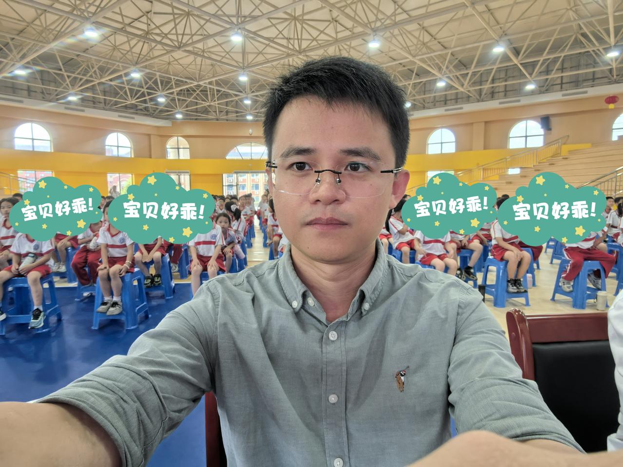 今天，我在这里。

小朋友们活泼可爱、聪明伶俐，回答问题积极踊跃，可比给成人讲课