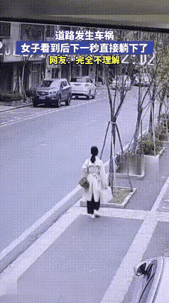 看看对面两辆气车撞得山呼海啸，震荡的声音比十八级海啸冲击力更的
把街对面的美女冲