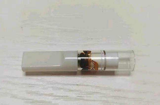因为经常抽烟，又戒不掉，一个烟友介绍买了盒过滤烟嘴，说可以过滤焦油，减少对身体伤